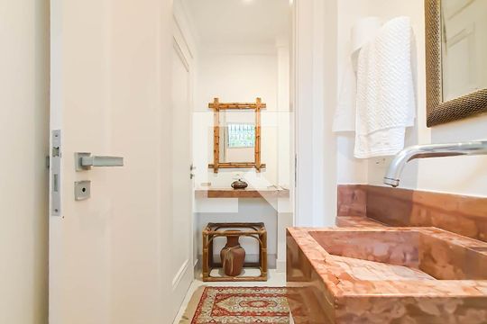 Lavabo de apartamento para alugar com 4 quartos, 115m² em Vila Maia, Guarujá