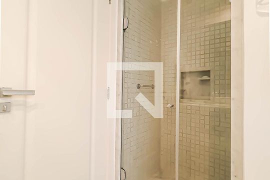 Banheiro da Suíte de apartamento para alugar com 4 quartos, 115m² em Vila Maia, Guarujá
