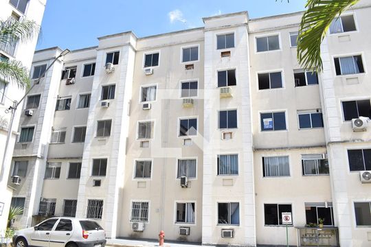 Fachada do bloco de apartamento para alugar com 2 quartos, 45m² em Guaratiba, Rio de Janeiro
