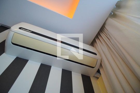 Sala de apartamento à venda com 2 quartos, 45m² em Protásio Alves, Porto Alegre