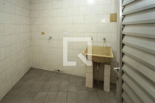 Área de Serviço de casa para alugar com 2 quartos, 150m² em Jardim São Gabriel, São Paulo