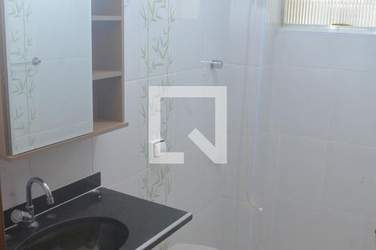 Banheiro de apartamento para alugar com 2 quartos, 63m² em Itararé, São Vicente