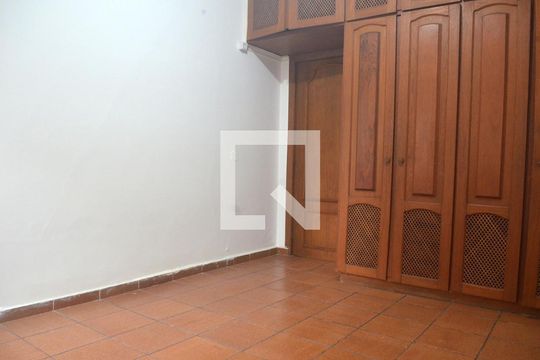 Quarto de apartamento para alugar com 2 quartos, 63m² em Itararé, São Vicente