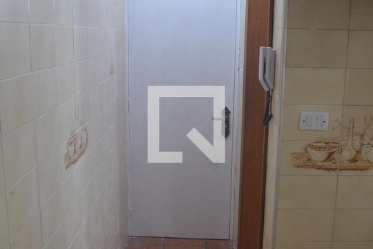 corredor banheiro de apartamento para alugar com 2 quartos, 63m² em Itararé, São Vicente