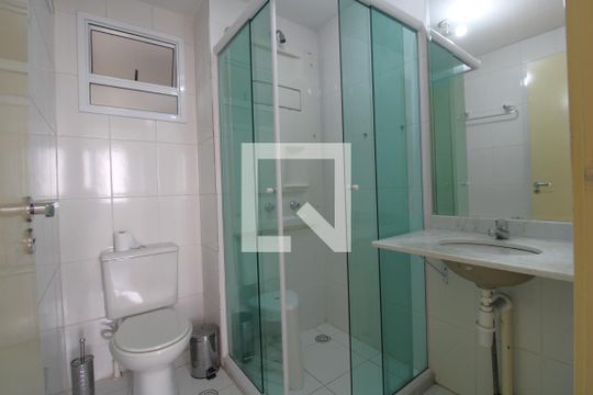 Banheiro comum de apartamento à venda com 3 quartos, 74m² em Usina Piratininga, São Paulo