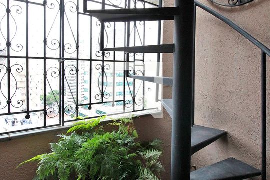 Escada de apartamento para alugar com 1 quarto, 120m² em Vila Buarque, São Paulo