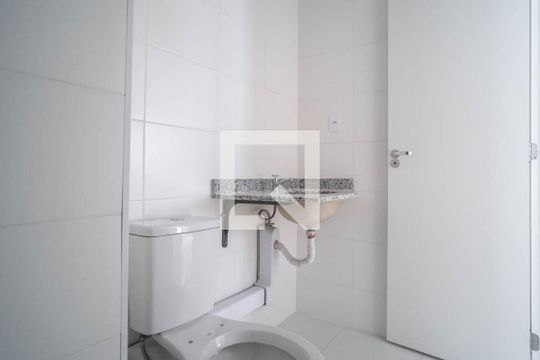 Banheiro de apartamento para alugar com 2 quartos, 50m² em Vila Guilherme, São Paulo