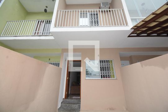 Fachada de casa para alugar com 2 quartos, 80m² em Jardim Sulacap, Rio de Janeiro