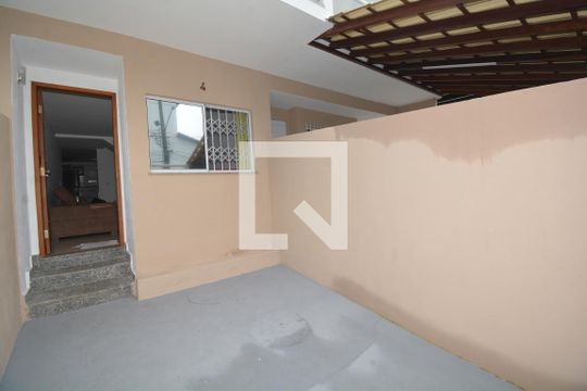 Garagem de casa para alugar com 2 quartos, 80m² em Jardim Sulacap, Rio de Janeiro