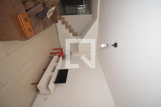 Sala de casa para alugar com 2 quartos, 80m² em Jardim Sulacap, Rio de Janeiro