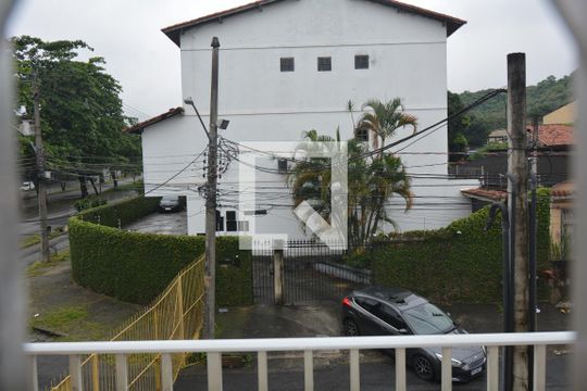 Vista do Quarto 2 do Segundo Piso de casa para alugar com 2 quartos, 80m² em Jardim Sulacap, Rio de Janeiro