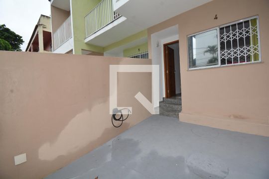 Garagem de casa para alugar com 2 quartos, 80m² em Jardim Sulacap, Rio de Janeiro