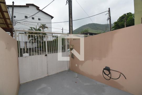 Garagem de casa para alugar com 2 quartos, 80m² em Jardim Sulacap, Rio de Janeiro