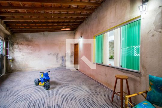 Garagem de casa à venda com 3 quartos, 128m² em Parque São Vicente, Santo André