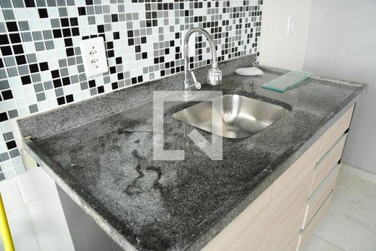 Cozinha  de apartamento para alugar com 2 quartos, 48m² em Jardim Ísis, Cotia
