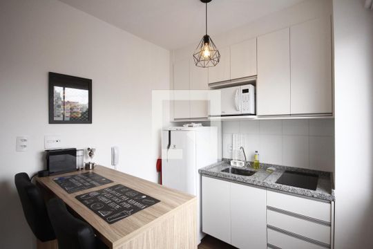 Cozinha de kitnet/studio para alugar com 1 quarto, 24m² em Sé, São Paulo