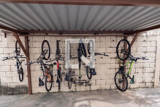 Bicicletário de apartamento para alugar com 2 quartos, 48m² em Centro, Americana