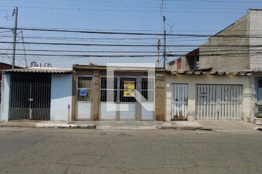 Fachada de casa à venda com 2 quartos, 200m² em Vila Santo Estefano, São Paulo