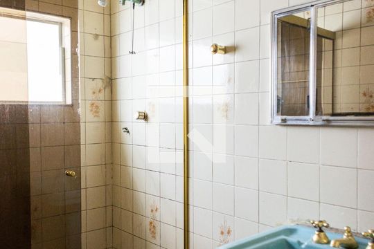 Banheiro de casa para alugar com 2 quartos, 150m² em Vila Carrão, São Paulo