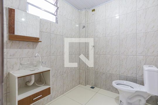 Banheiro de casa para alugar com 1 quarto, 35m² em Vila Menk, Osasco