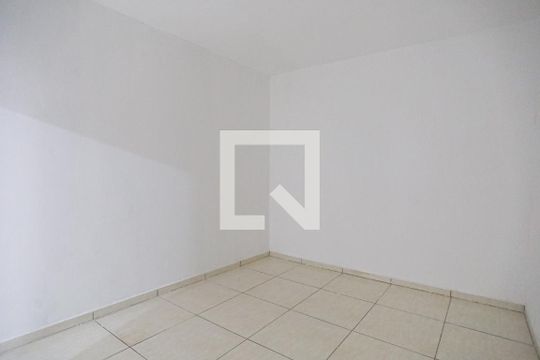 Quarto de casa para alugar com 1 quarto, 35m² em Vila Menk, Osasco