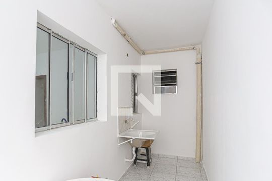Área de Serviço de casa para alugar com 1 quarto, 35m² em Vila Menk, Osasco