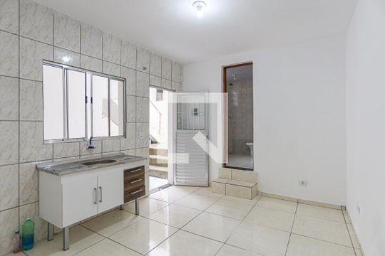 Cozinha de casa para alugar com 1 quarto, 35m² em Vila Menk, Osasco