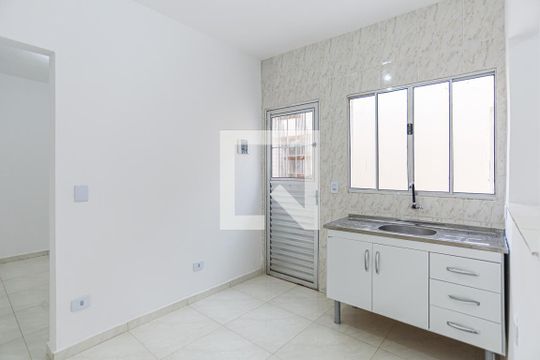 Cozinha de casa para alugar com 1 quarto, 55m² em Vila Menck, Osasco