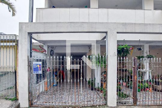 Fachada de casa para alugar com 1 quarto, 55m² em Vila Menck, Osasco