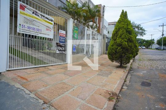 Fachada  de casa à venda com 4 quartos, 350m² em Sarandi, Porto Alegre