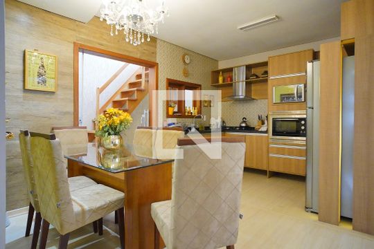 Cozinha  de casa à venda com 4 quartos, 350m² em Sarandi, Porto Alegre