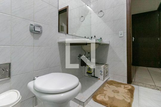 Banheiro Social de casa à venda com 3 quartos, 350m² em Vila Magnesita, Belo Horizonte