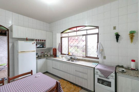 Cozinha de casa à venda com 3 quartos, 350m² em Vila Magnesita, Belo Horizonte