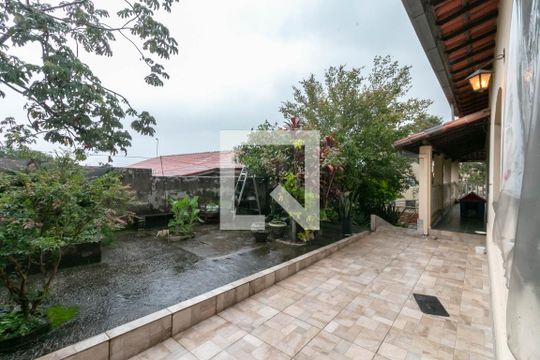 Quintal de casa à venda com 3 quartos, 350m² em Vila Magnesita, Belo Horizonte
