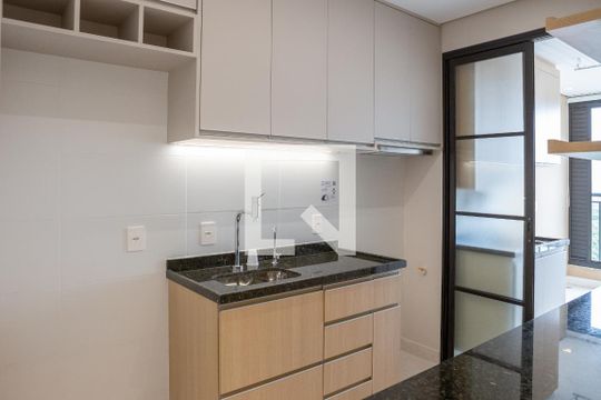 Cozinha de apartamento para alugar com 2 quartos, 64m² em Água Branca, São Paulo