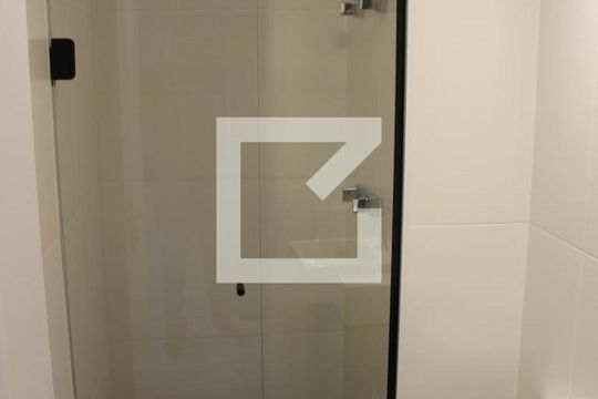 Banheiro de kitnet/studio para alugar com 1 quarto, 40m² em Perdizes, São Paulo