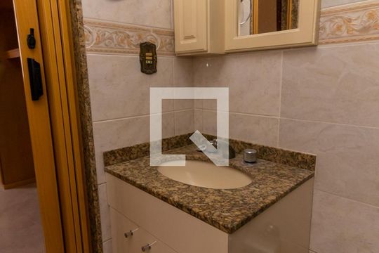 Banheiro  de apartamento à venda com 3 quartos, 94m² em Pilares, Rio de Janeiro
