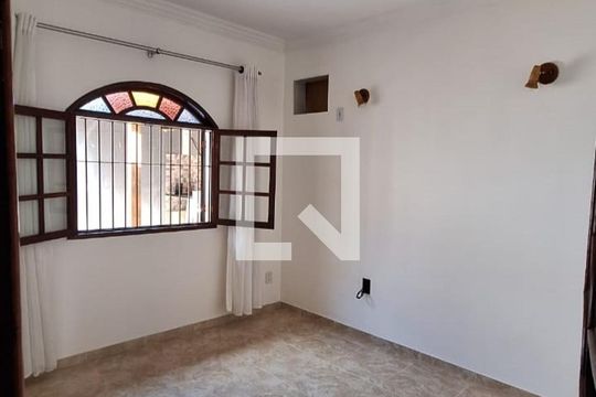 Quarto 1 de casa para alugar com 3 quartos, 100m² em Centro, Duque de Caxias