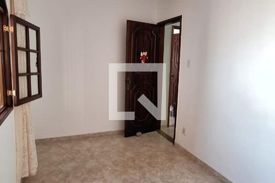 Quarto 3 de casa para alugar com 3 quartos, 100m² em Centro, Duque de Caxias