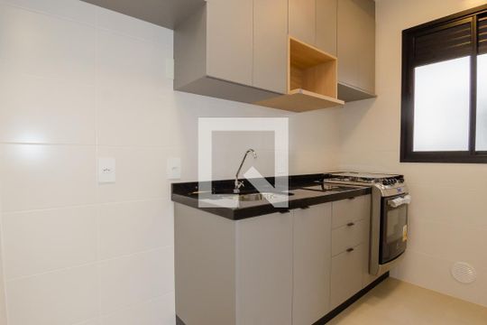 Cozinha de apartamento para alugar com 1 quarto, 45m² em Carvoeira, Florianópolis