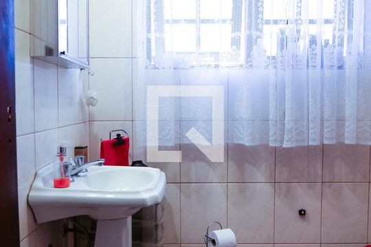 Banheir Social de casa à venda com 4 quartos, 206m² em Vila Alpina, Santo André