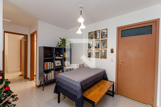 Sala de apartamento à venda com 2 quartos, 75m² em Icaraí, Niterói