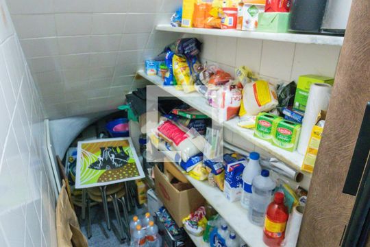 Dispensa de casa para alugar com 3 quartos, 225m² em Jardim Bonfiglioli, São Paulo
