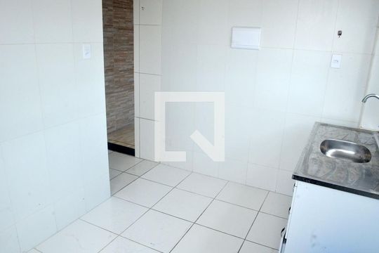 Cozinha de apartamento para alugar com 1 quarto, 40m² em Parque Bitaru, São Vicente