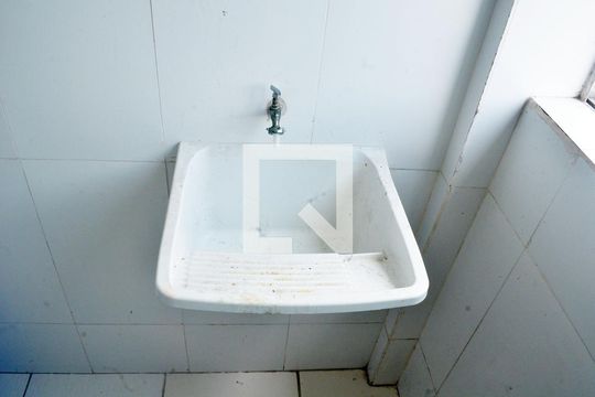 Área de Serviço de apartamento para alugar com 1 quarto, 40m² em Parque Bitaru, São Vicente