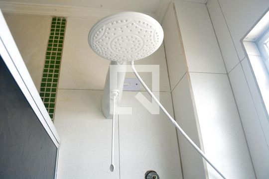 Banheiro de apartamento para alugar com 1 quarto, 40m² em Parque Bitaru, São Vicente