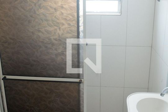 Banheiro de apartamento para alugar com 1 quarto, 40m² em Parque Bitaru, São Vicente