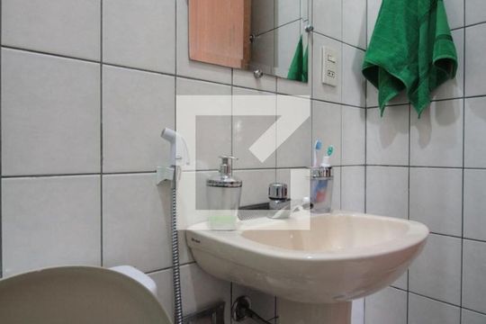 Banheiro de apartamento à venda com 2 quartos, 57m² em Liberdade, Belo Horizonte