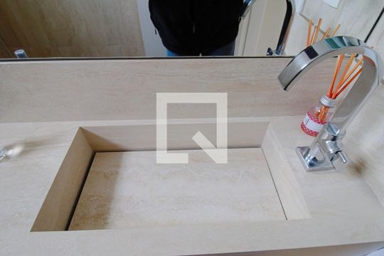 Lavabo  de apartamento para alugar com 2 quartos, 70m² em Vila Andrade, São Paulo