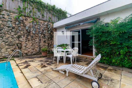 Piscina de casa para alugar com 3 quartos, 500m² em Granja Julieta, São Paulo